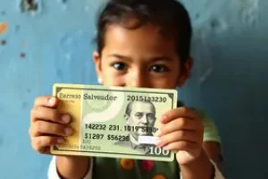 Salvador libera cartão de R$ 200 por mês para 3.180 famílias